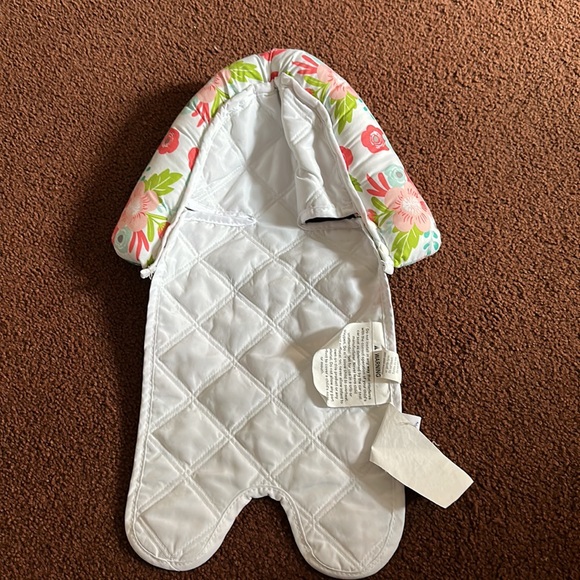 Floral neck support insert for car seat - Picture 4 of 4